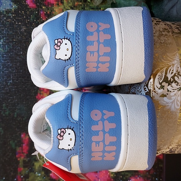 Womens Hello Kitty Casual Court Sneakers - Picture 6 of 10